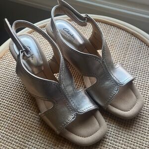 Clark's Kyarra Aster Wedge Leather Sandal size 7